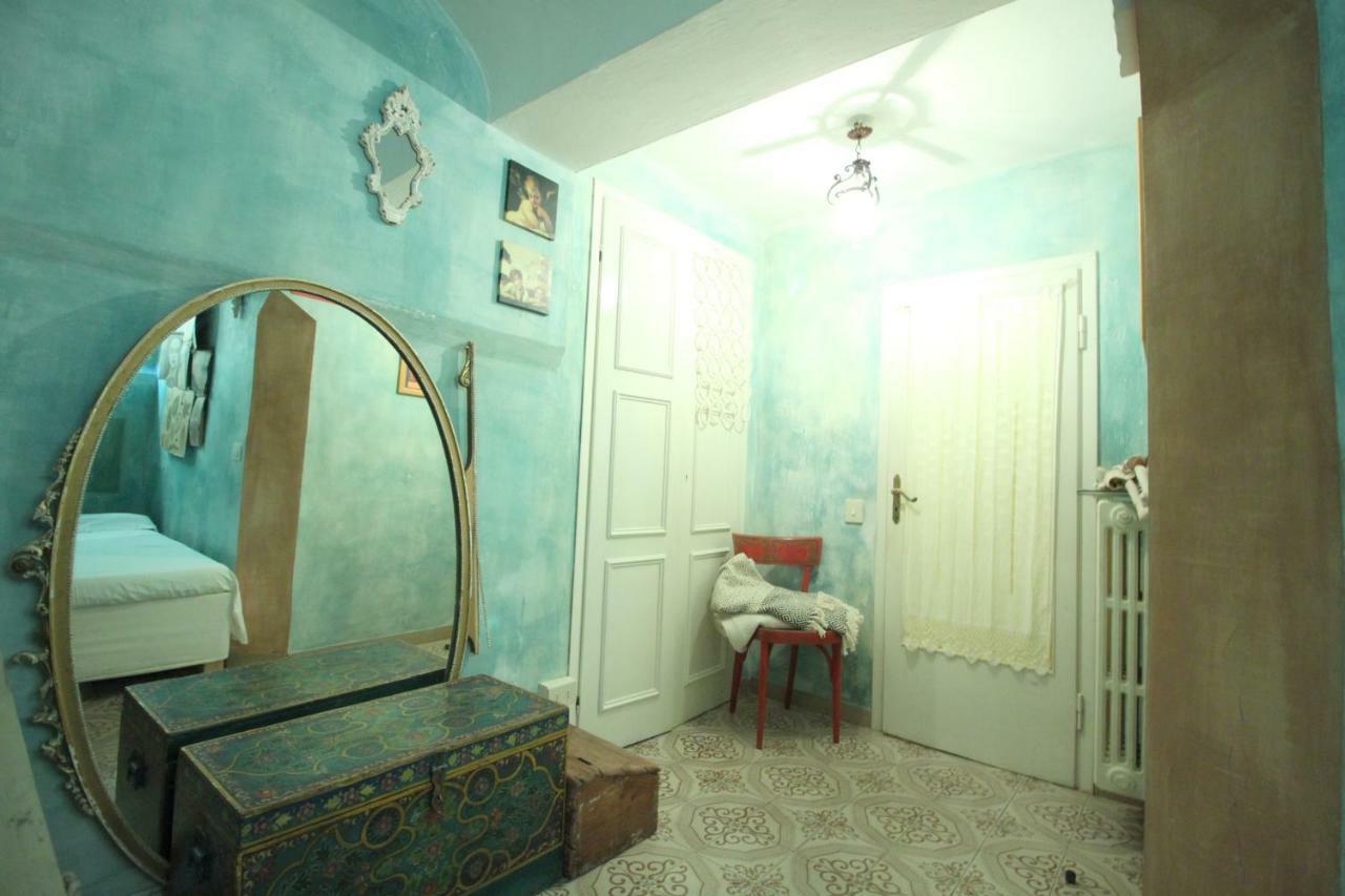 Hand Decorated House With Court Флоренция Екстериор снимка