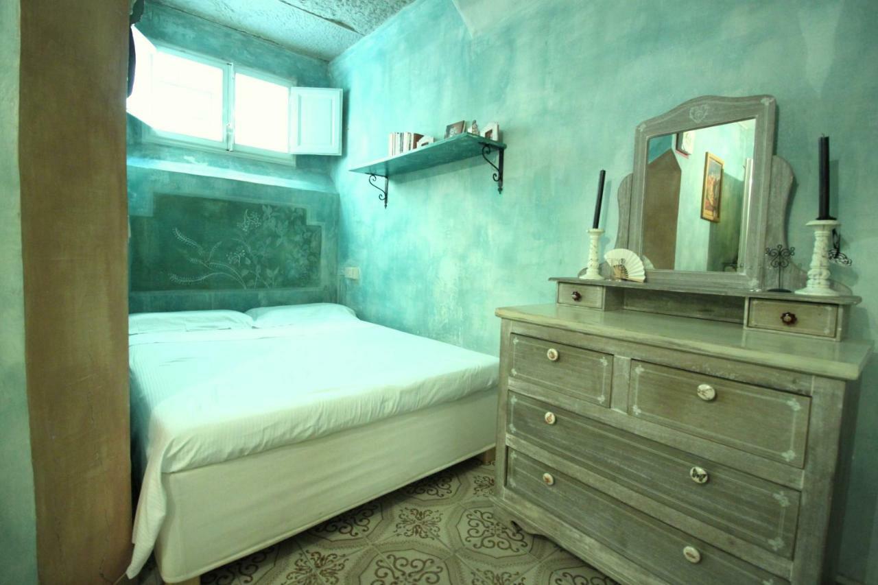 Hand Decorated House With Court Флоренция Екстериор снимка